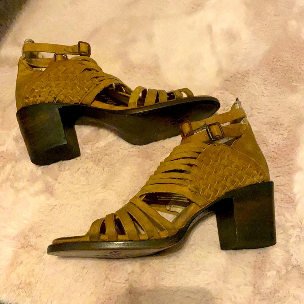 Freebird Steve Madden Todum size 9 leather sandals